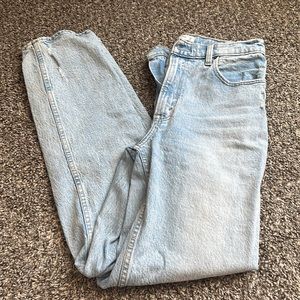 Abercrombie ultra high rise 90s straight jean- light wash 28 long